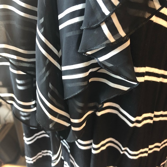 Express // Black & White Striped Banded Ruffle Top - Picture 3 of 4